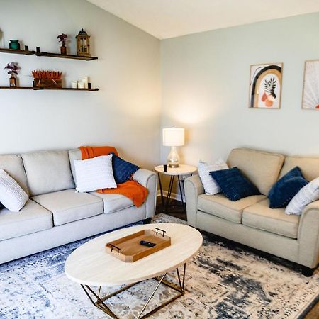 Urban Cottage: Homey & Convenient Huntington Buitenkant foto