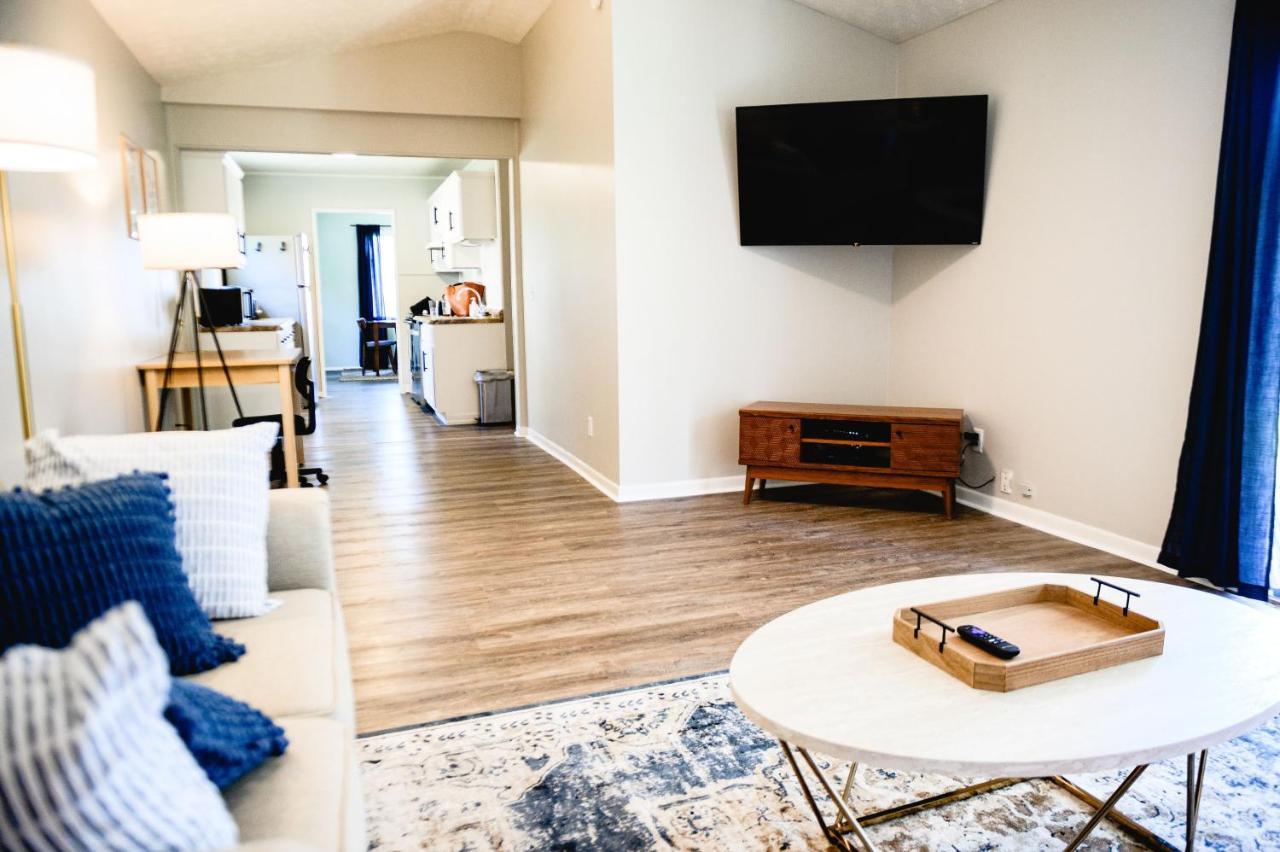 Urban Cottage: Homey & Convenient Huntington Buitenkant foto