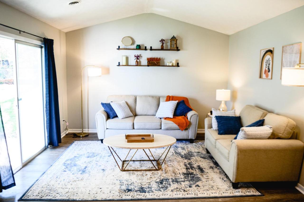 Urban Cottage: Homey & Convenient Huntington Buitenkant foto