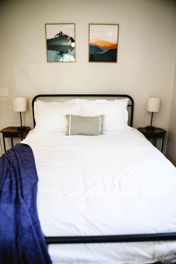 Urban Cottage: Homey & Convenient Huntington Buitenkant foto