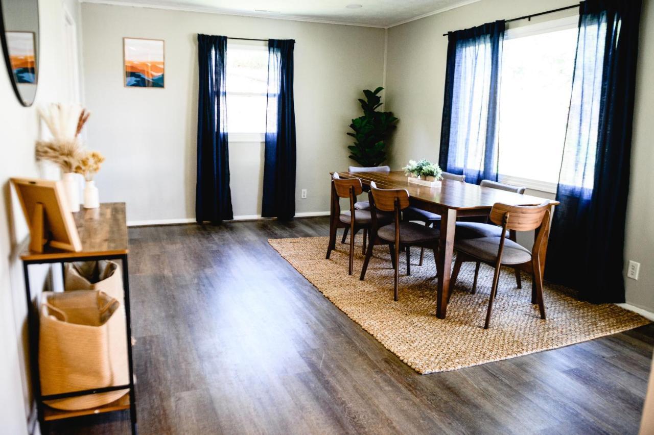 Urban Cottage: Homey & Convenient Huntington Buitenkant foto