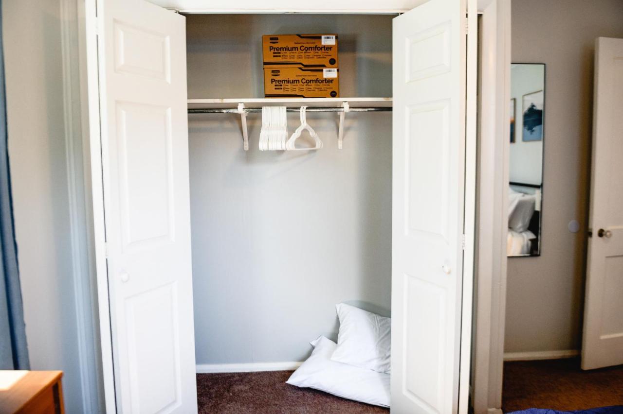Urban Cottage: Homey & Convenient Huntington Buitenkant foto