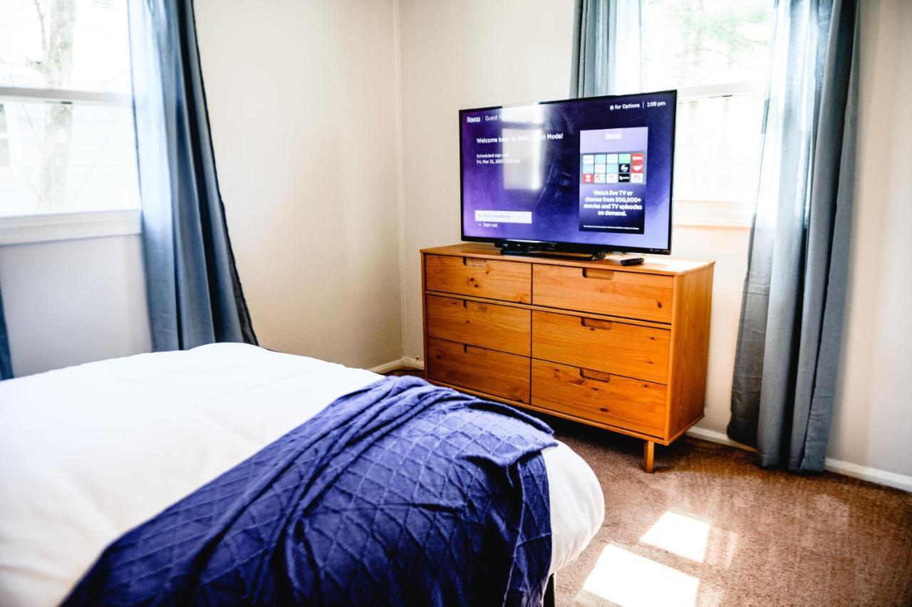 Urban Cottage: Homey & Convenient Huntington Buitenkant foto